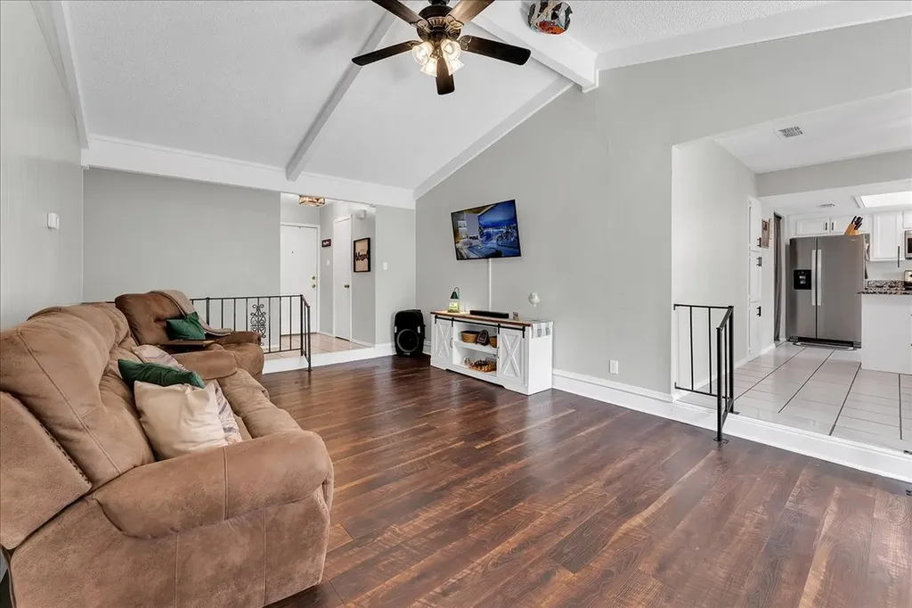 6548 Wooddale Drive Watauga TX 76148