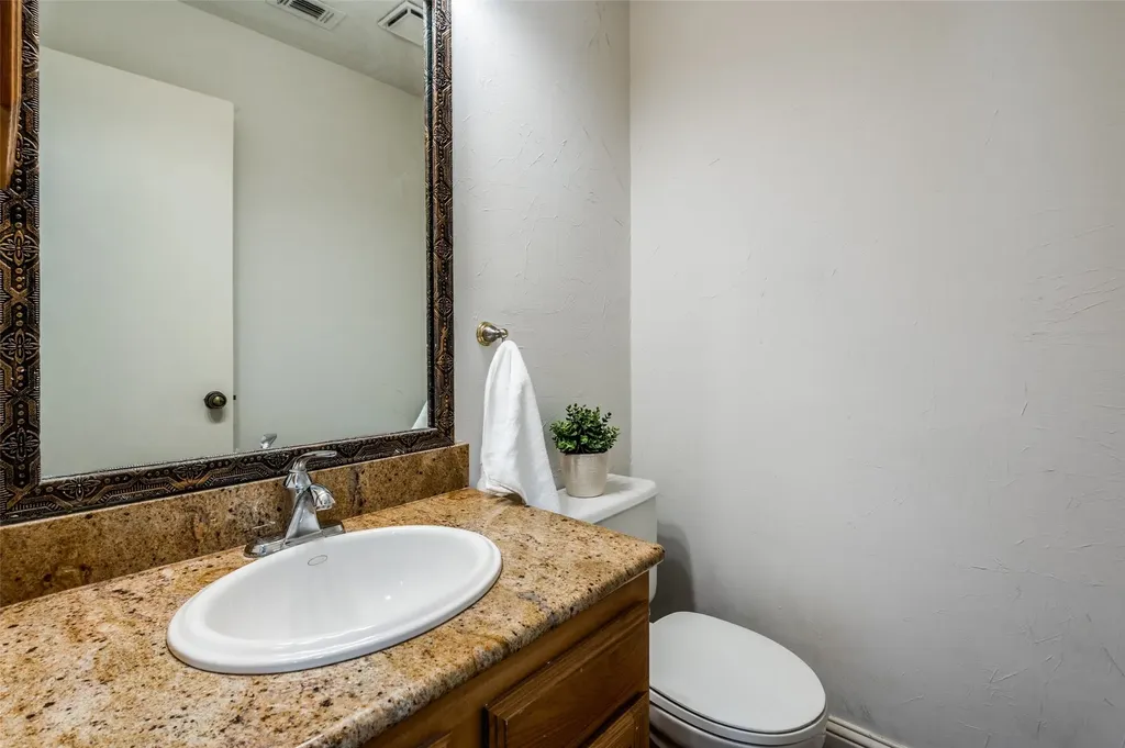 17490 Meandering Way Dallas TX 75252