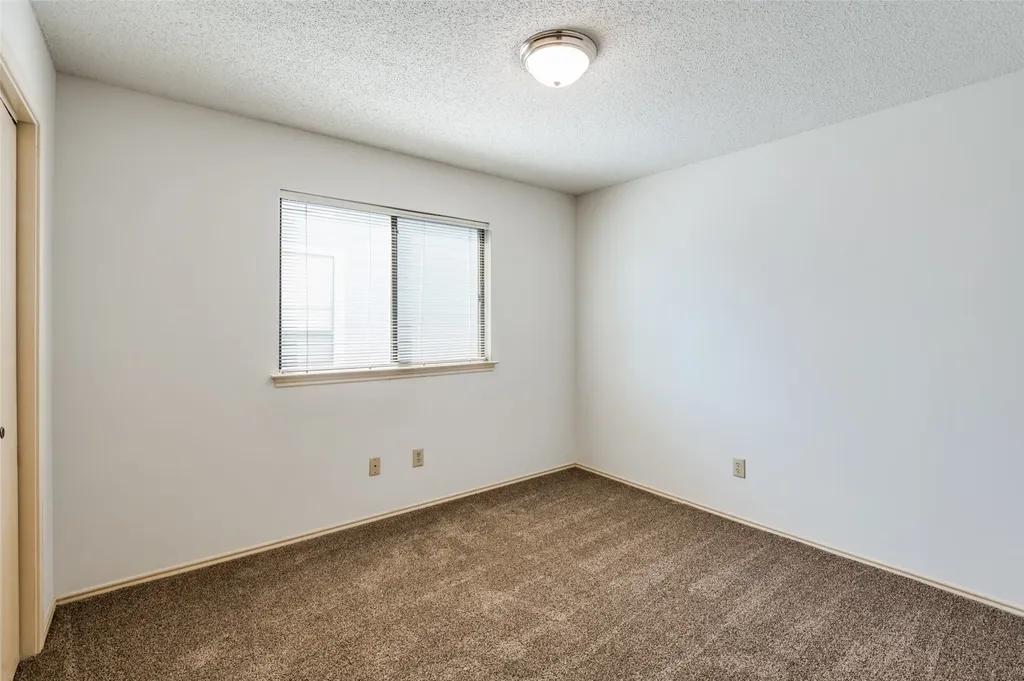 17490 Meandering Way Dallas TX 75252