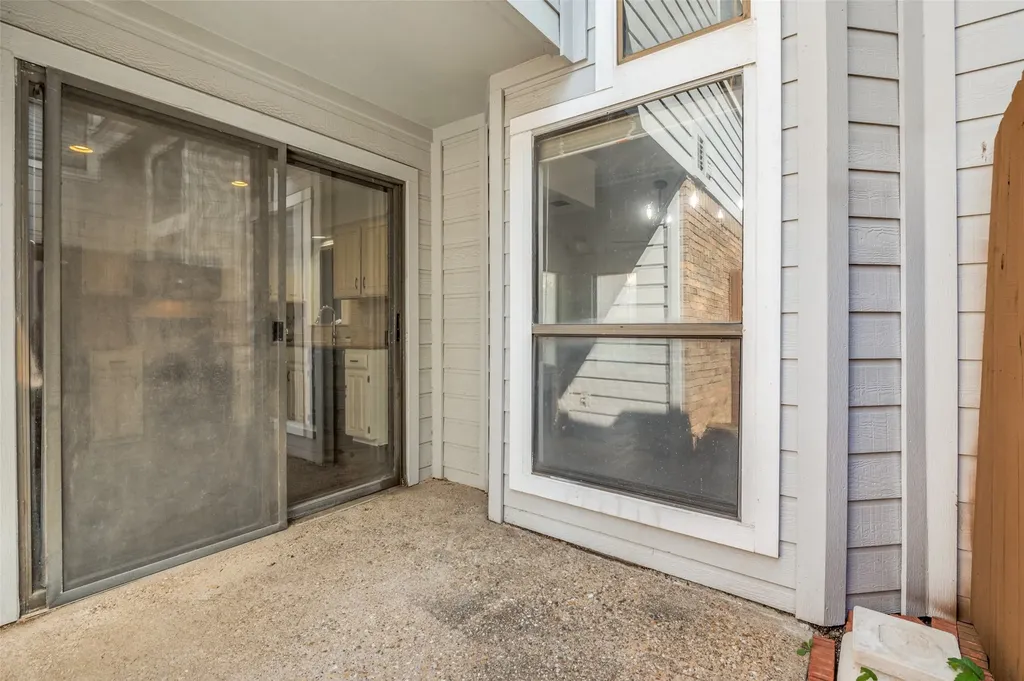 17490 Meandering Way Dallas TX 75252
