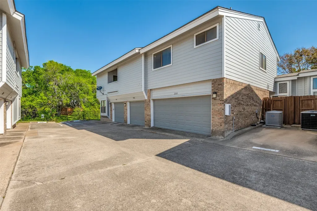 17490 Meandering Way Dallas TX 75252
