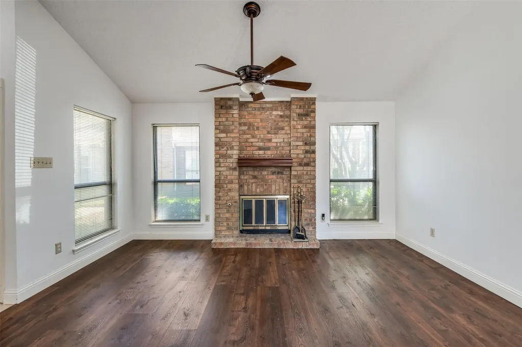 17490 Meandering Way Dallas TX 75252
