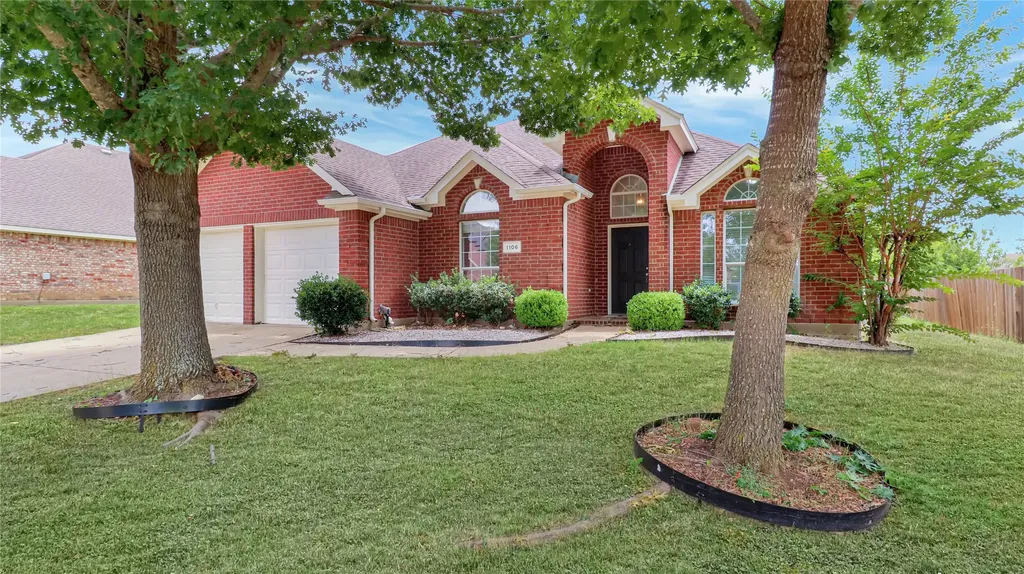 1106 Eastbrook Glenn Heights TX 75154