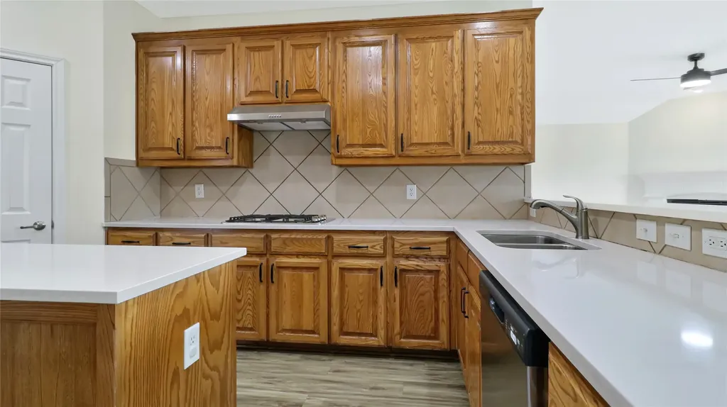 1106 Eastbrook Glenn Heights TX 75154