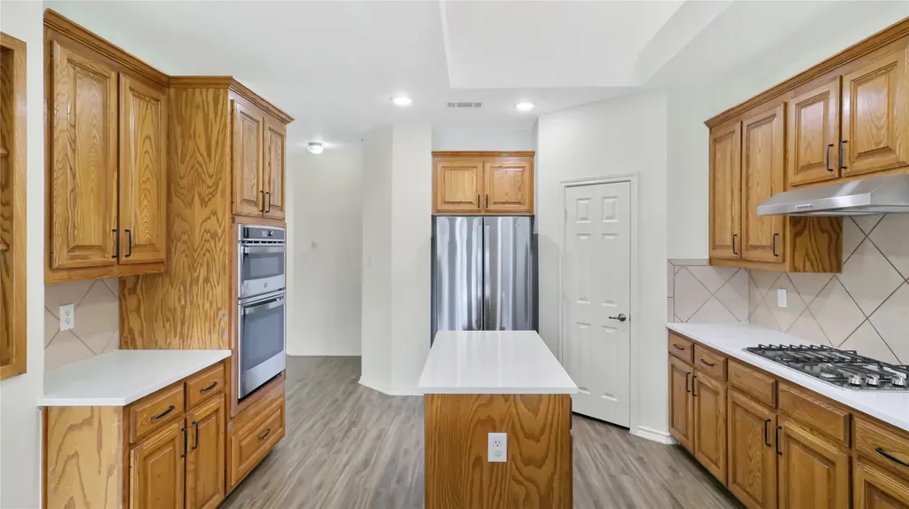 1106 Eastbrook Glenn Heights TX 75154