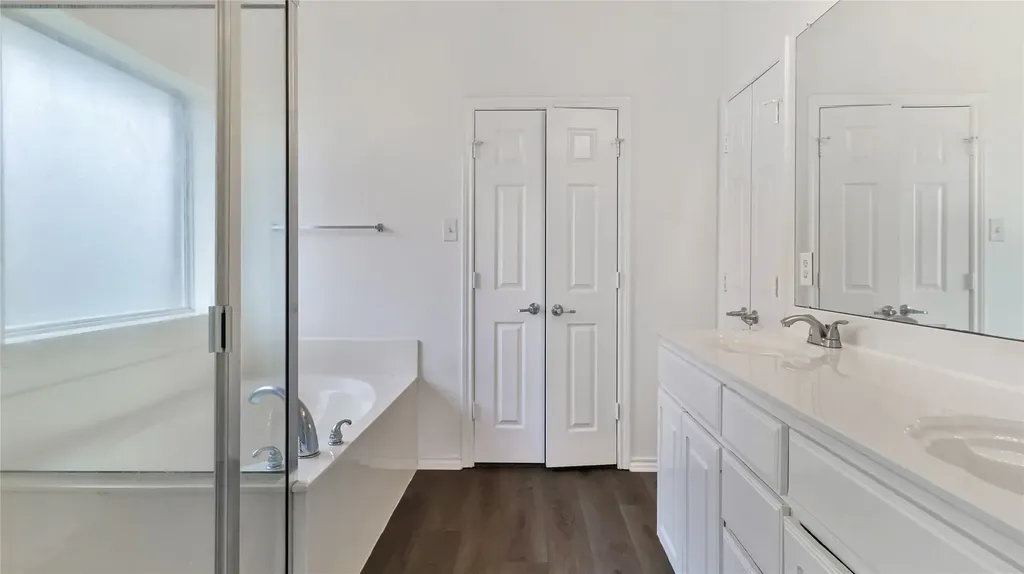 1106 Eastbrook Glenn Heights TX 75154