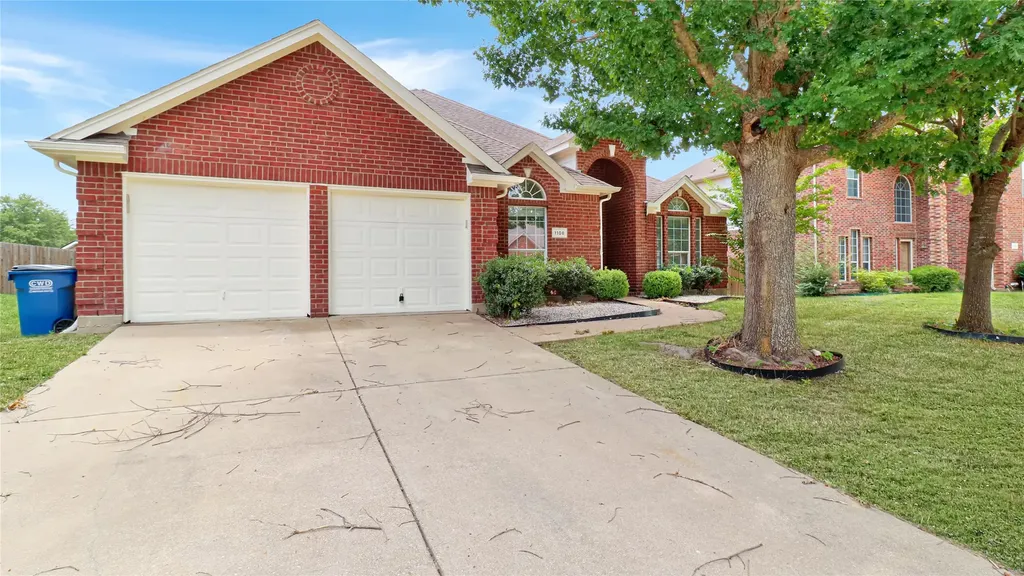 1106 Eastbrook Glenn Heights TX 75154
