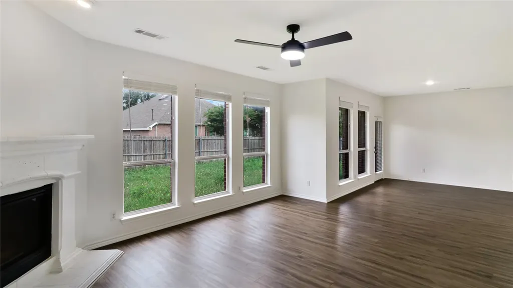1106 Eastbrook Glenn Heights TX 75154
