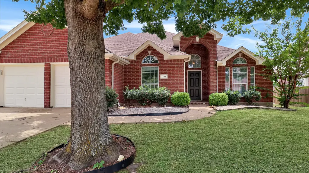 1106 Eastbrook Glenn Heights TX 75154