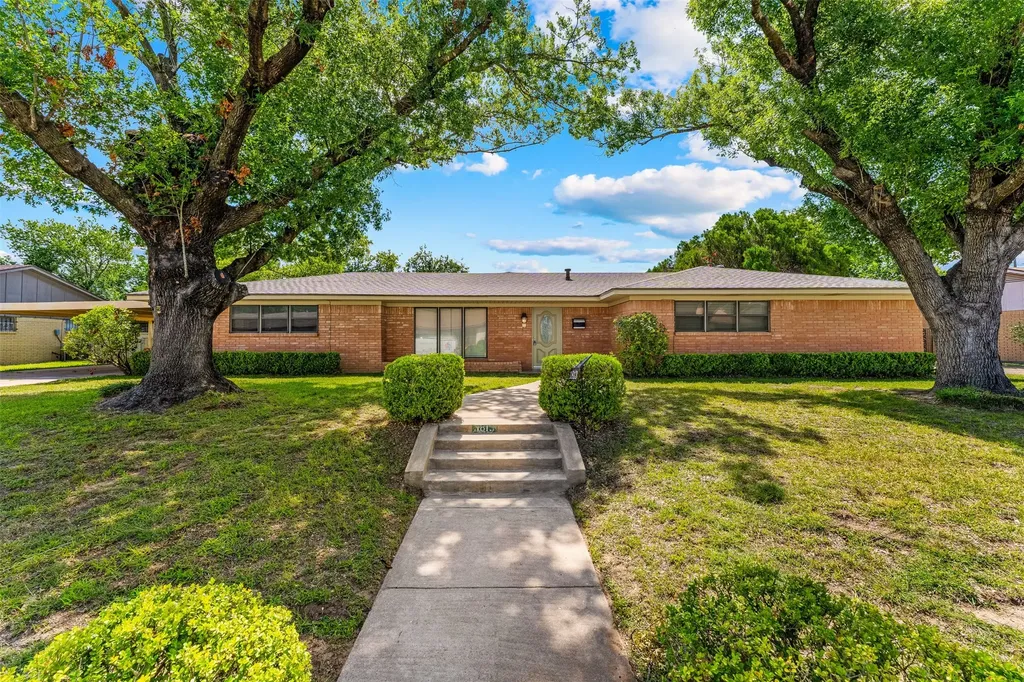 1813 King Cole Drive Waco TX 76705
