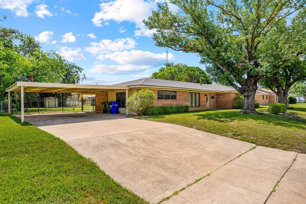 1813 King Cole Drive Waco TX 76705