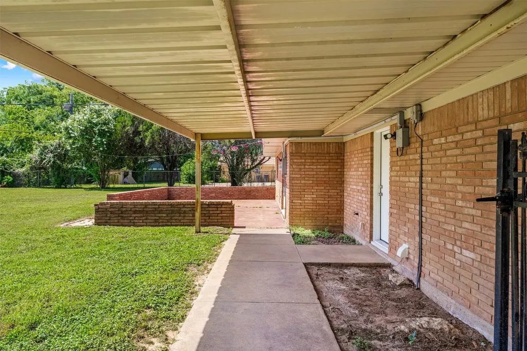 1813 King Cole Drive Waco TX 76705