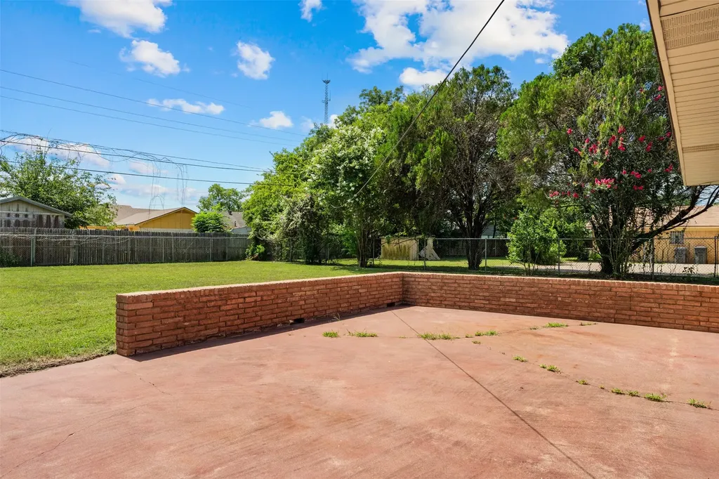 1813 King Cole Drive Waco TX 76705