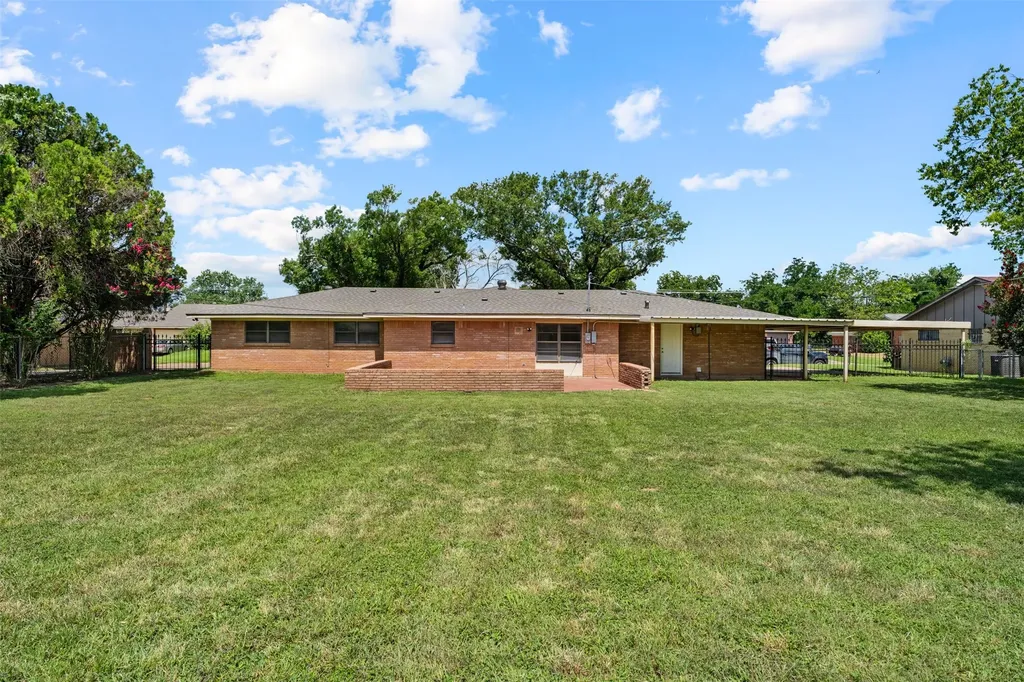 1813 King Cole Drive Waco TX 76705