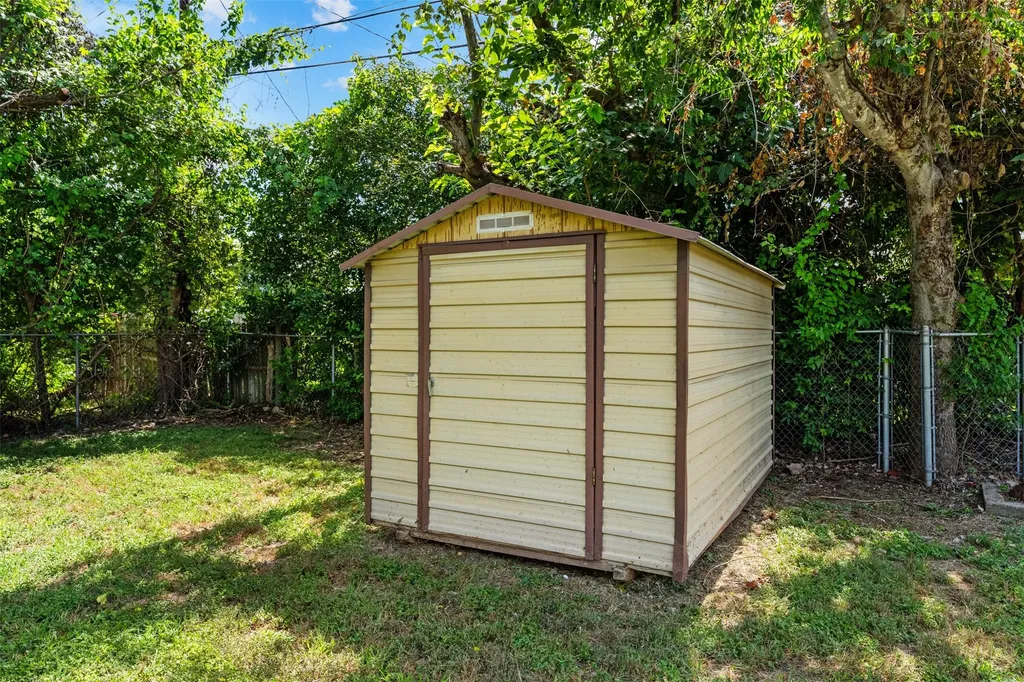 1813 King Cole Drive Waco TX 76705