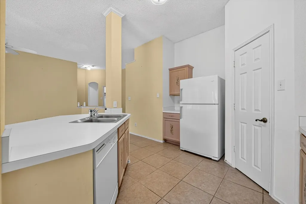 808 Silverbrook Drive Saginaw TX 76179