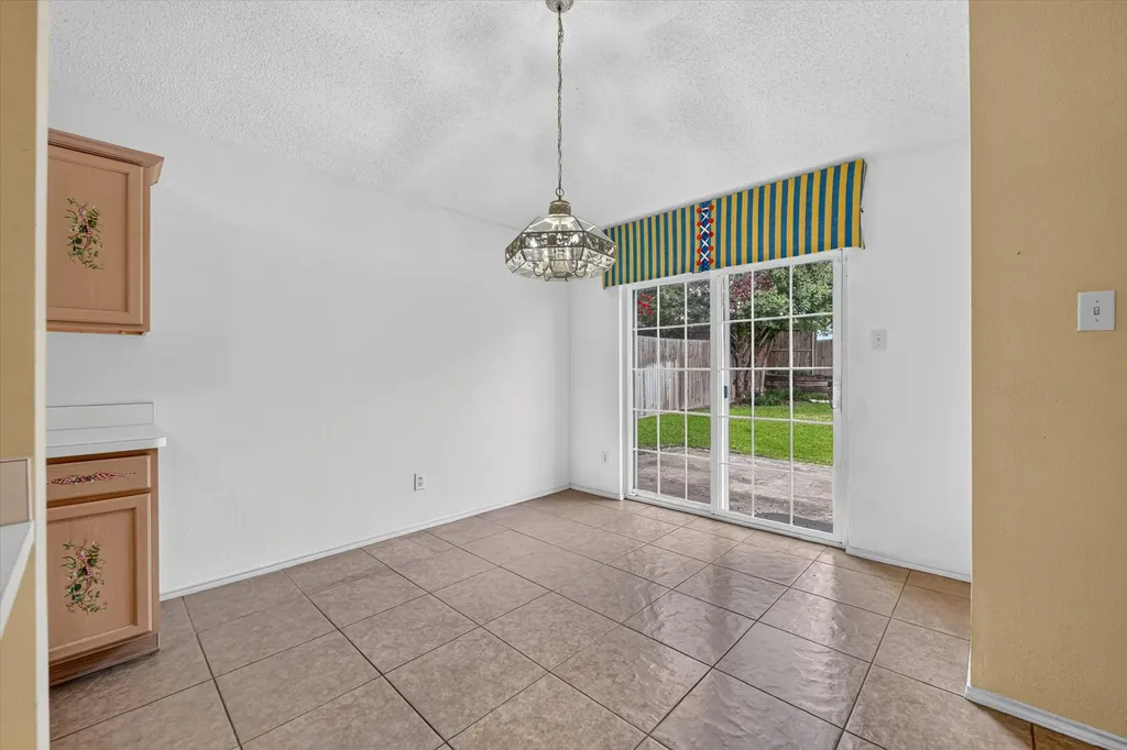 808 Silverbrook Drive Saginaw TX 76179