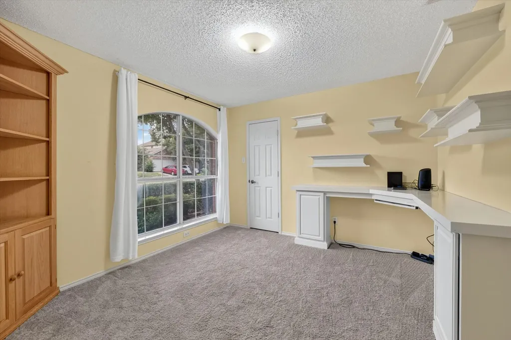 808 Silverbrook Drive Saginaw TX 76179