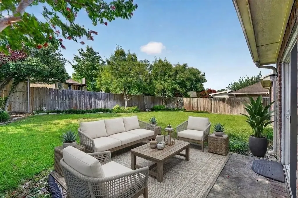 808 Silverbrook Drive Saginaw TX 76179