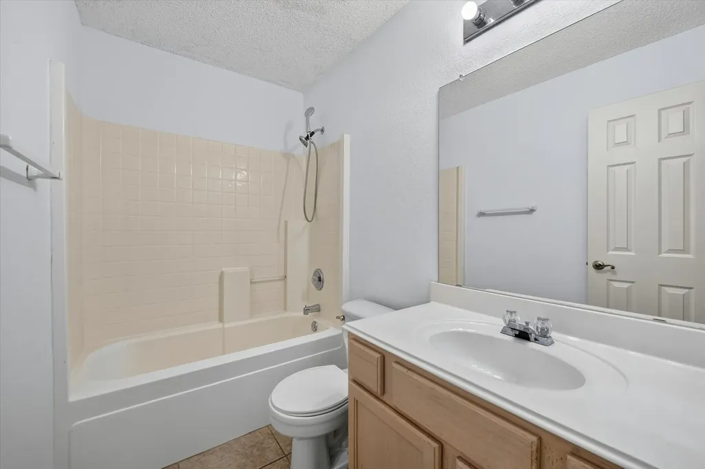 808 Silverbrook Drive Saginaw TX 76179