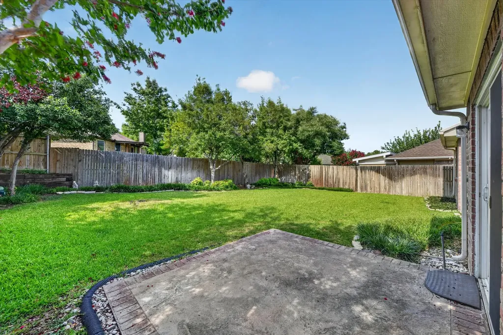 808 Silverbrook Drive Saginaw TX 76179
