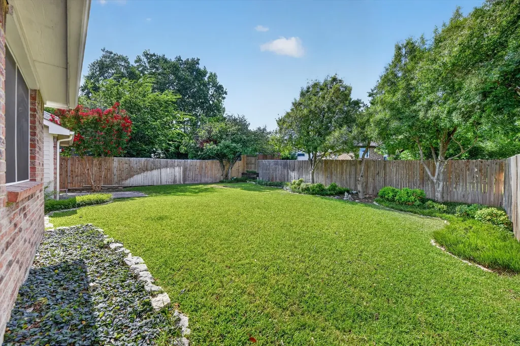808 Silverbrook Drive Saginaw TX 76179