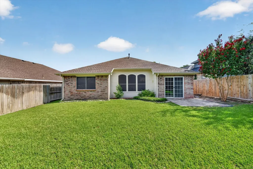 808 Silverbrook Drive Saginaw TX 76179