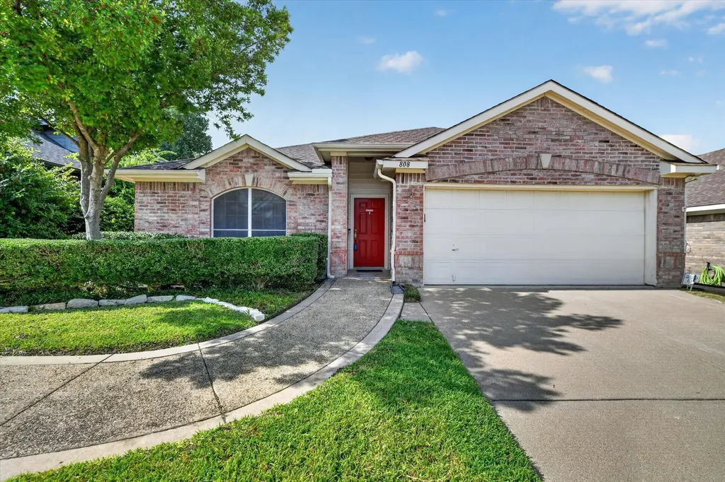 808 Silverbrook Drive Saginaw TX 76179