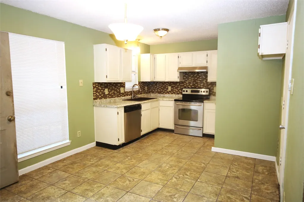 109 Australia Court Glenn Heights TX 75154