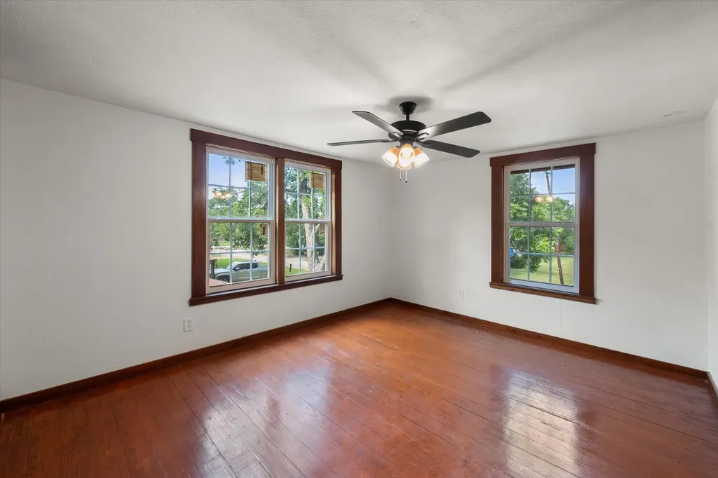 101 S Wright Avenue Kerens TX 75144