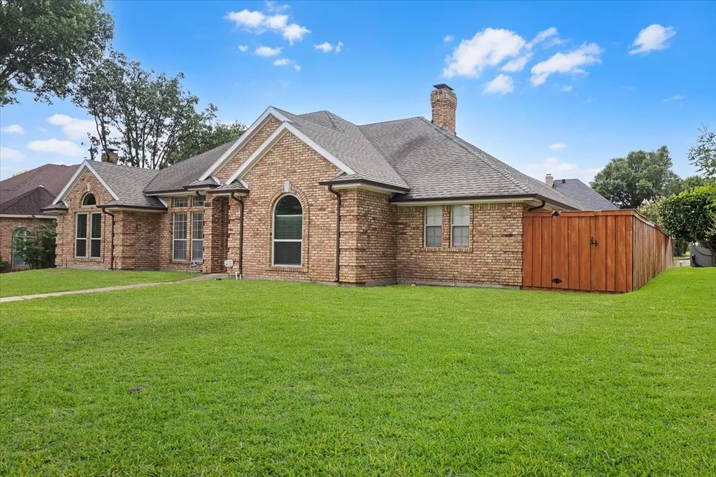 1520 Nettleton Drive Desoto TX 75115