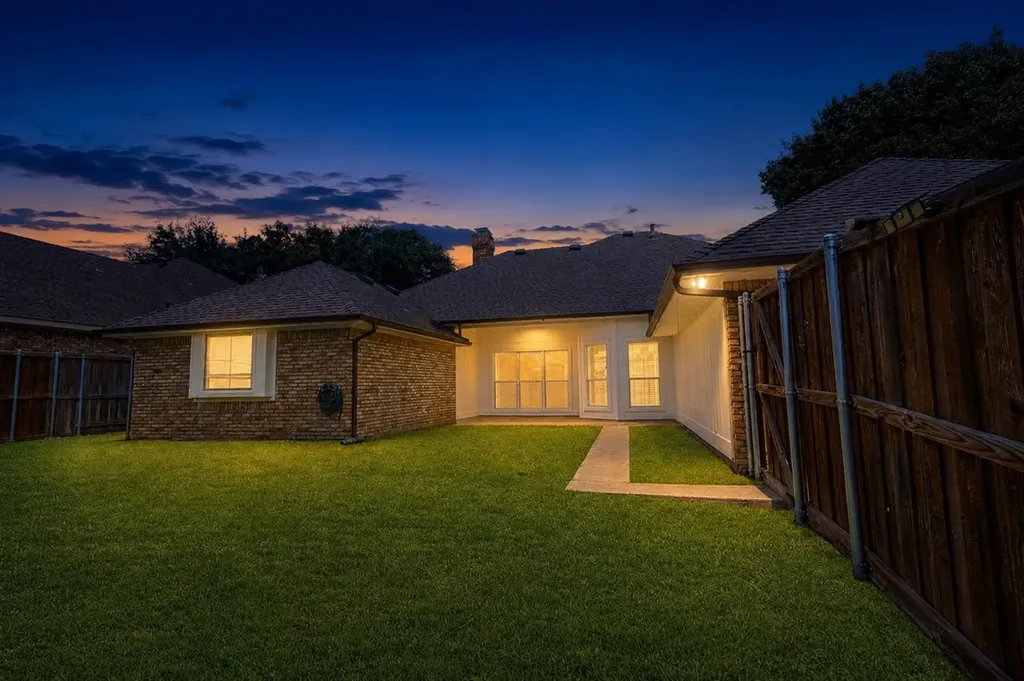 1520 Nettleton Drive Desoto TX 75115