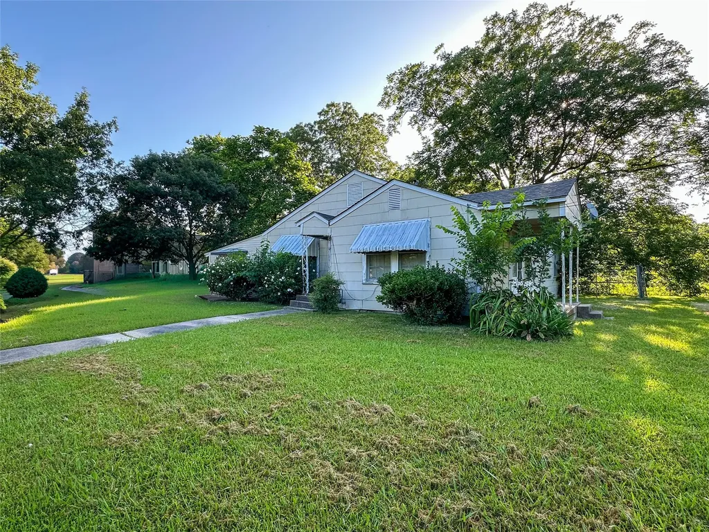 1105 S Donoho Street Clarksville TX 75426