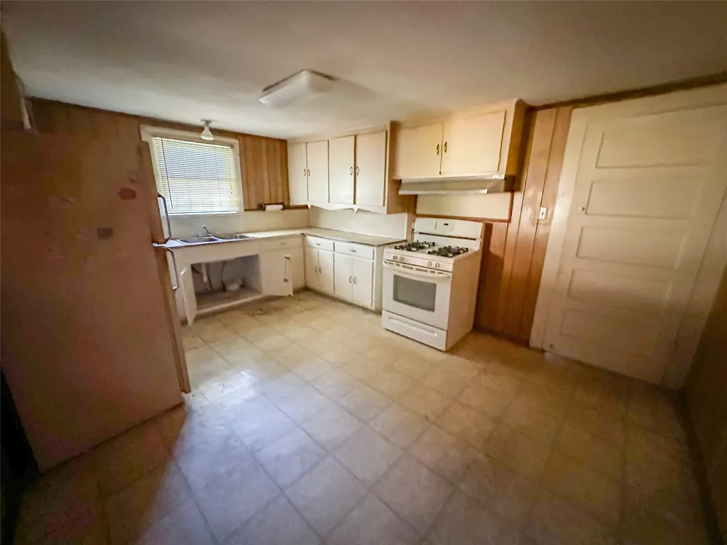 1105 S Donoho Street Clarksville TX 75426