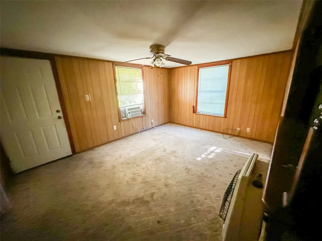 1105 S Donoho Street Clarksville TX 75426