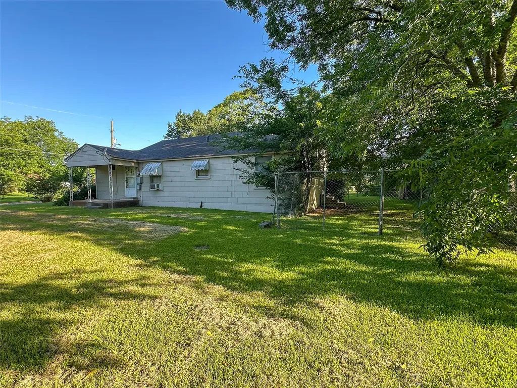 1105 S Donoho Street Clarksville TX 75426