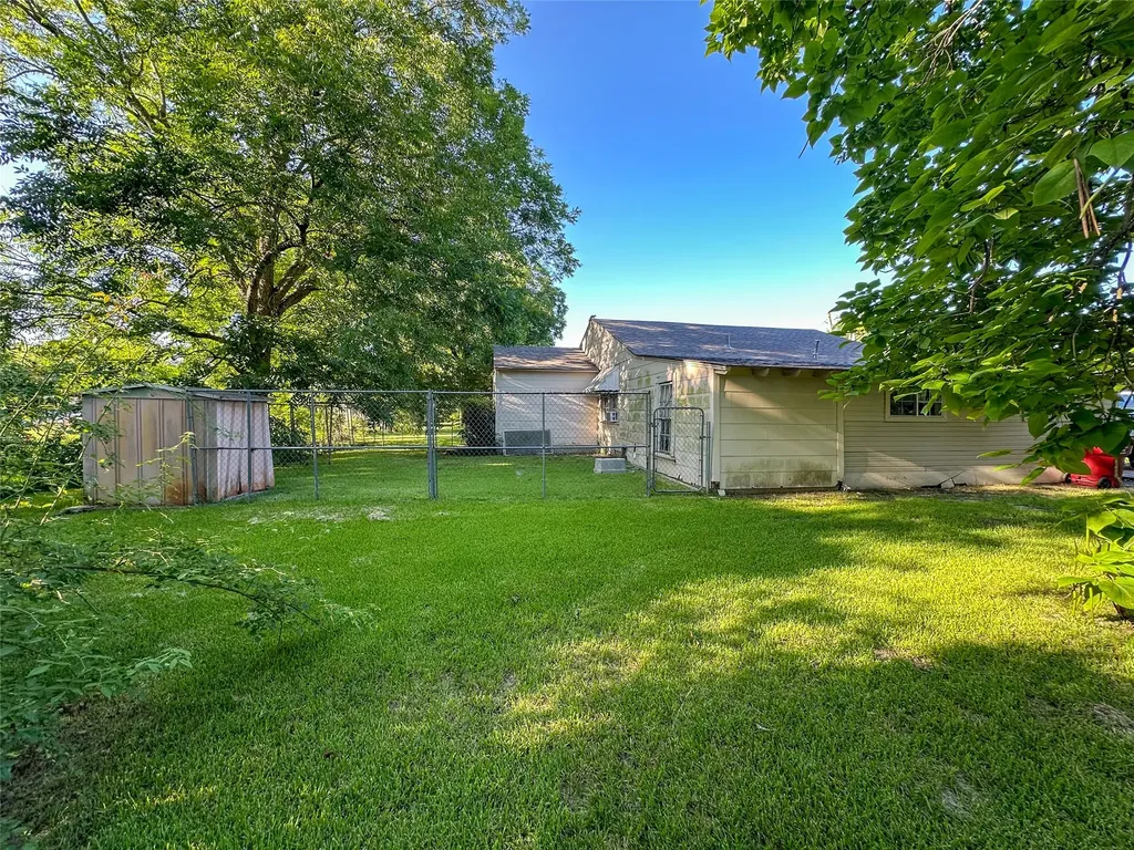 1105 S Donoho Street Clarksville TX 75426