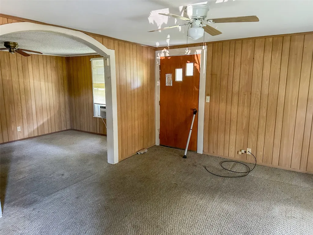 1105 S Donoho Street Clarksville TX 75426