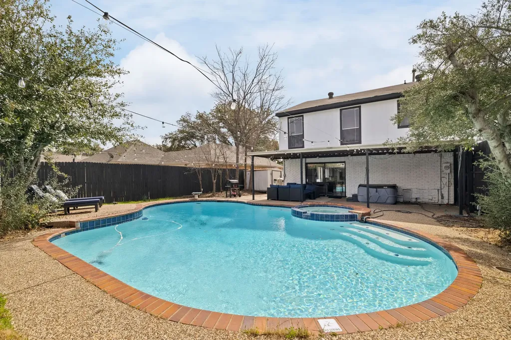 1301 N Trail Drive Carrollton TX 75006