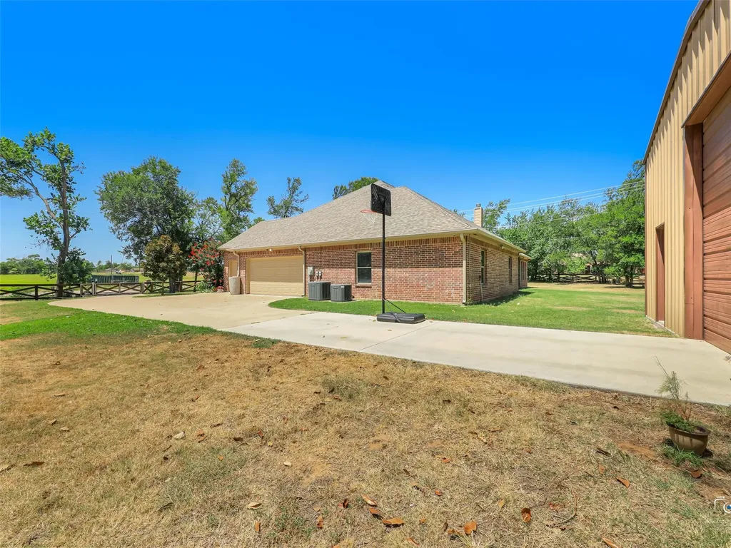 101 Sandlin Court Springtown TX 76082