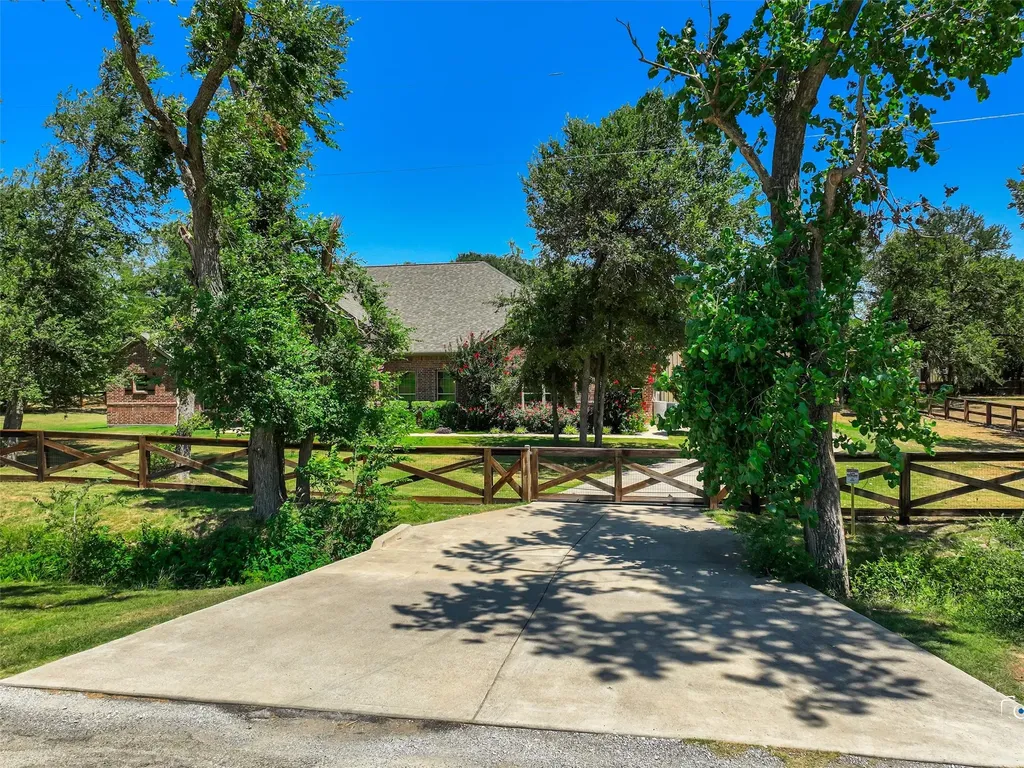 101 Sandlin Court Springtown TX 76082