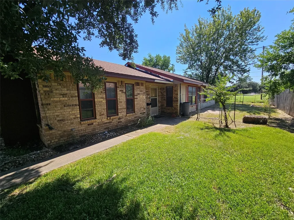 710 Cherry Drive Groesbeck TX 76642