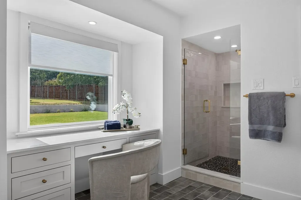 180 Trailing Oaks Drive Double Oak TX 75077