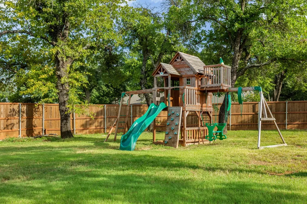 180 Trailing Oaks Drive Double Oak TX 75077