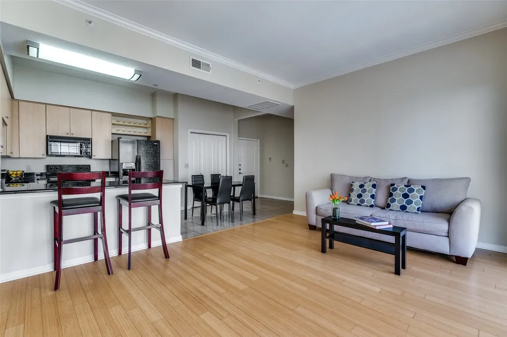 3225 Turtle Creek Boulevard Dallas TX 75219