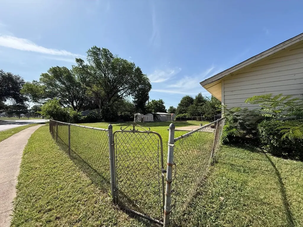 616 Stonewall Drive Euless TX 76039