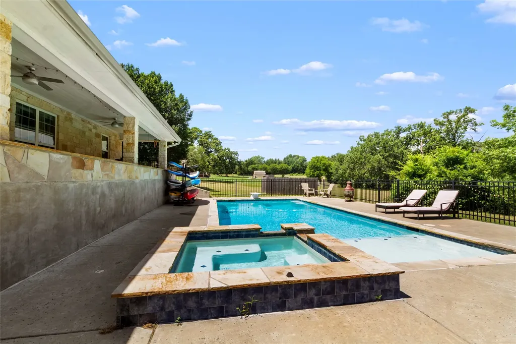 151 Tall Oaks Streetman TX 75859