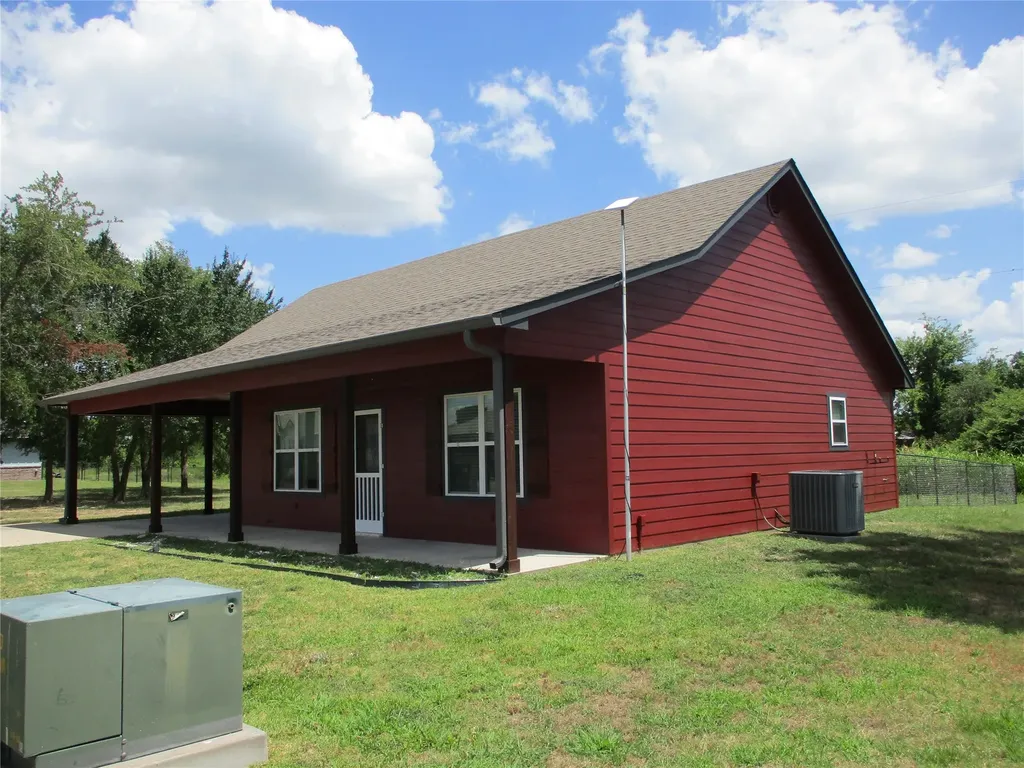 148 Mill Street Emory TX 75440