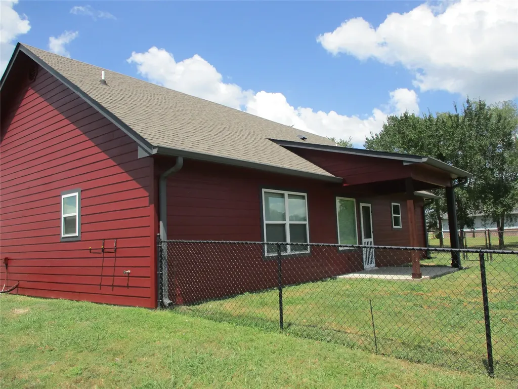 148 Mill Street Emory TX 75440