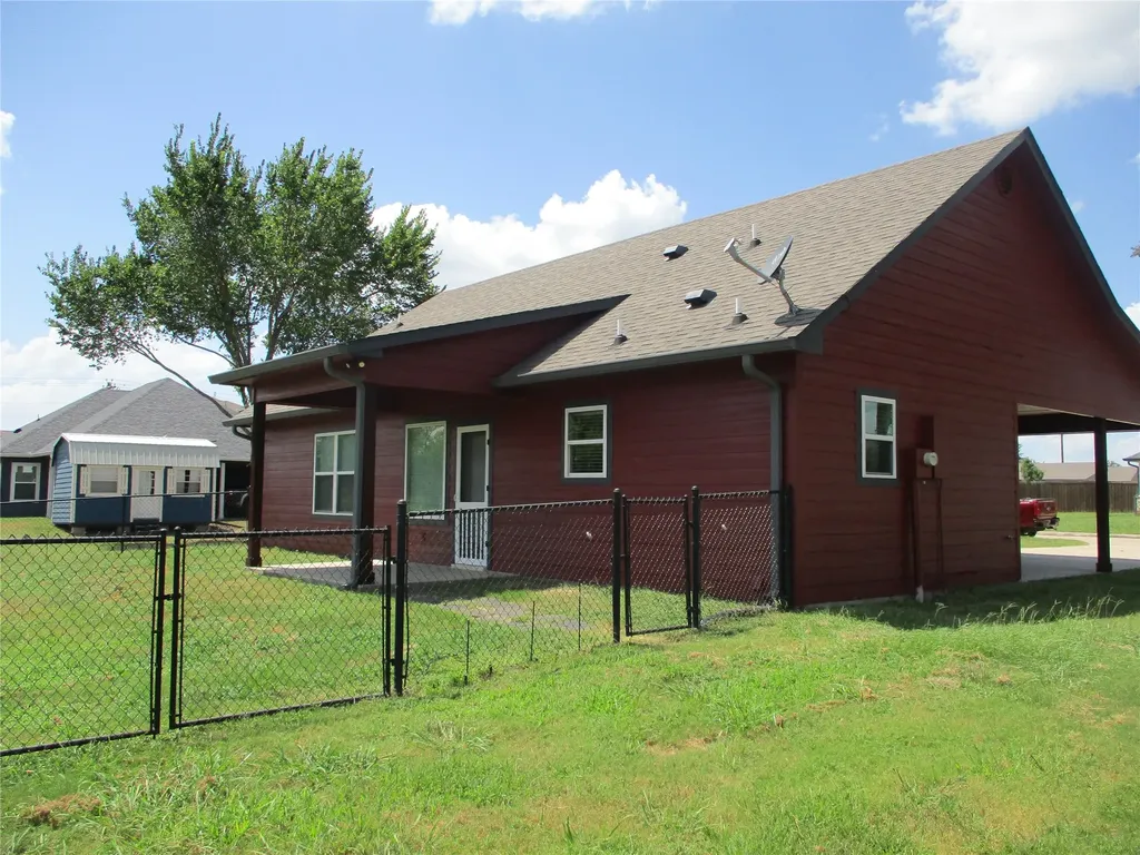 148 Mill Street Emory TX 75440